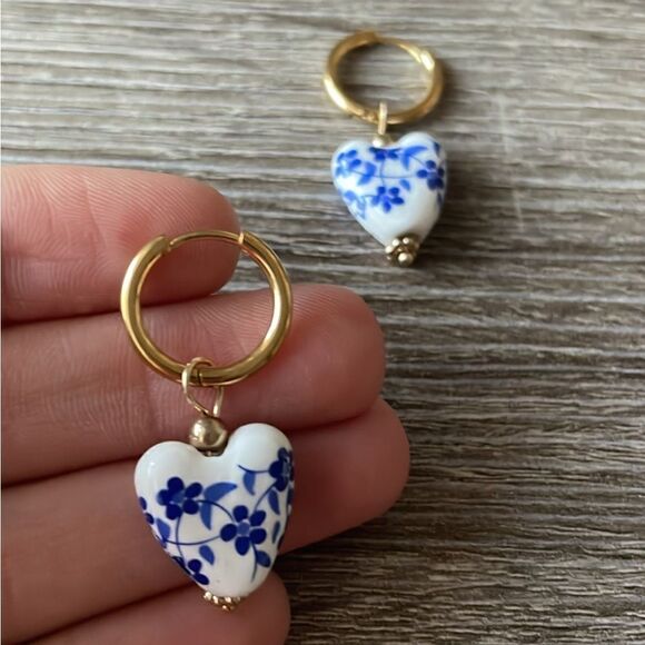 VintageāitalianāstyleāhoopāearringsāA117 - Picture 3 of 3